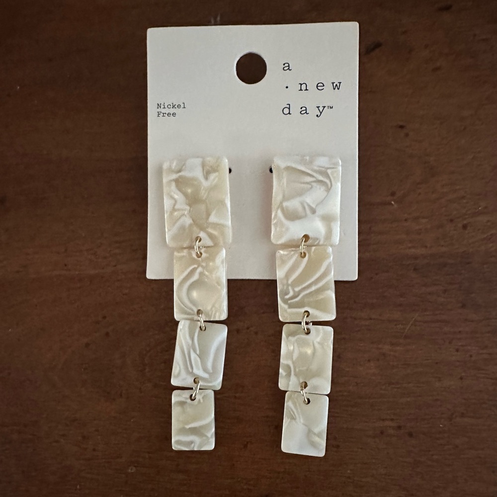 🌵 3/$15 A New Day Ivory Cream Swirl Dangle Earrings (see description)